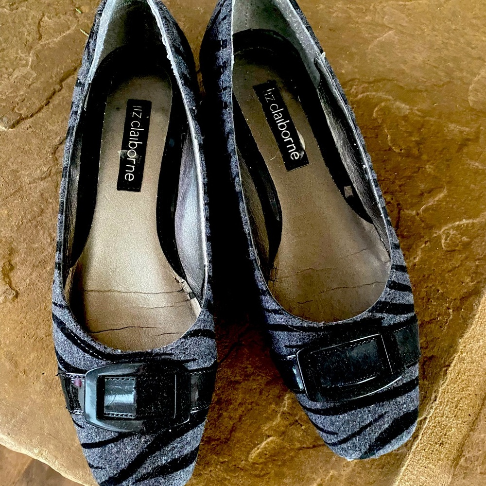 Liz Claiborne black and gray flat